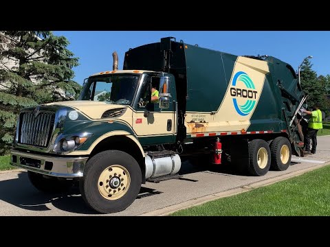 Groot Industries International New Way King Cobra Rear Loader Garbage Truck Packing Bulk!