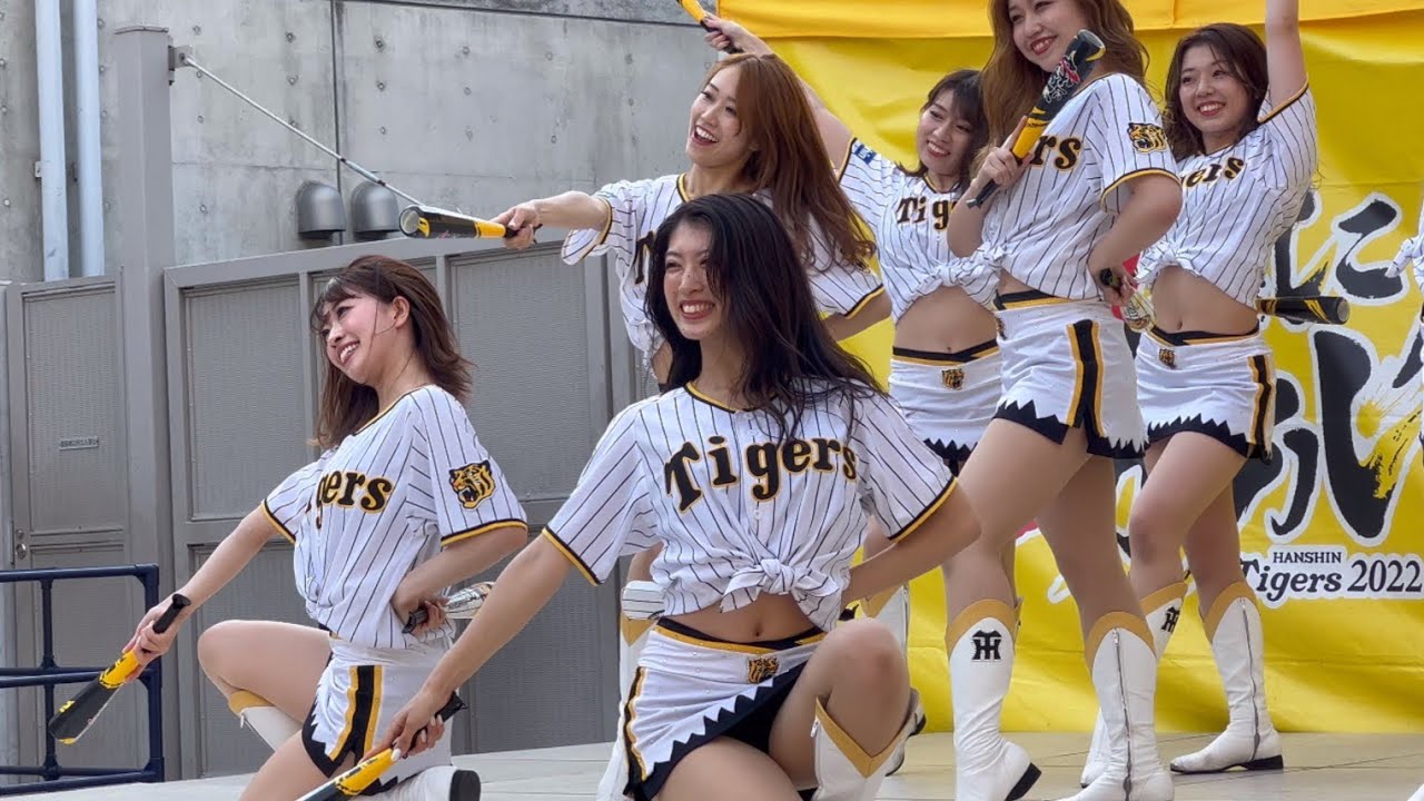 Tigers Girls 阪神タイガースガール We Will Rock You - YouTube