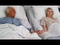 62 Jahre verheiratetes Ehepaar konnte Abschied nehmen, weil eine Krankenschwester Gutes für sie tat