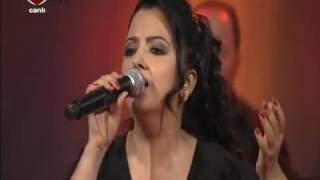 Münevver Özdemir Şu Gelen Kimin Gülü Şevko Resimi