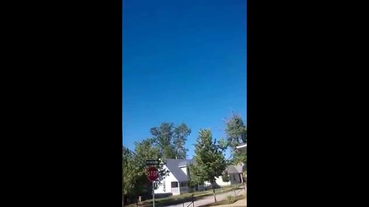 UFO SIGHTING IN BROAD DAYLIGHT - YouTube