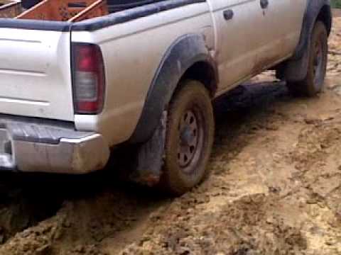 nissan d22 frontier mudding off road.3GP - YouTube