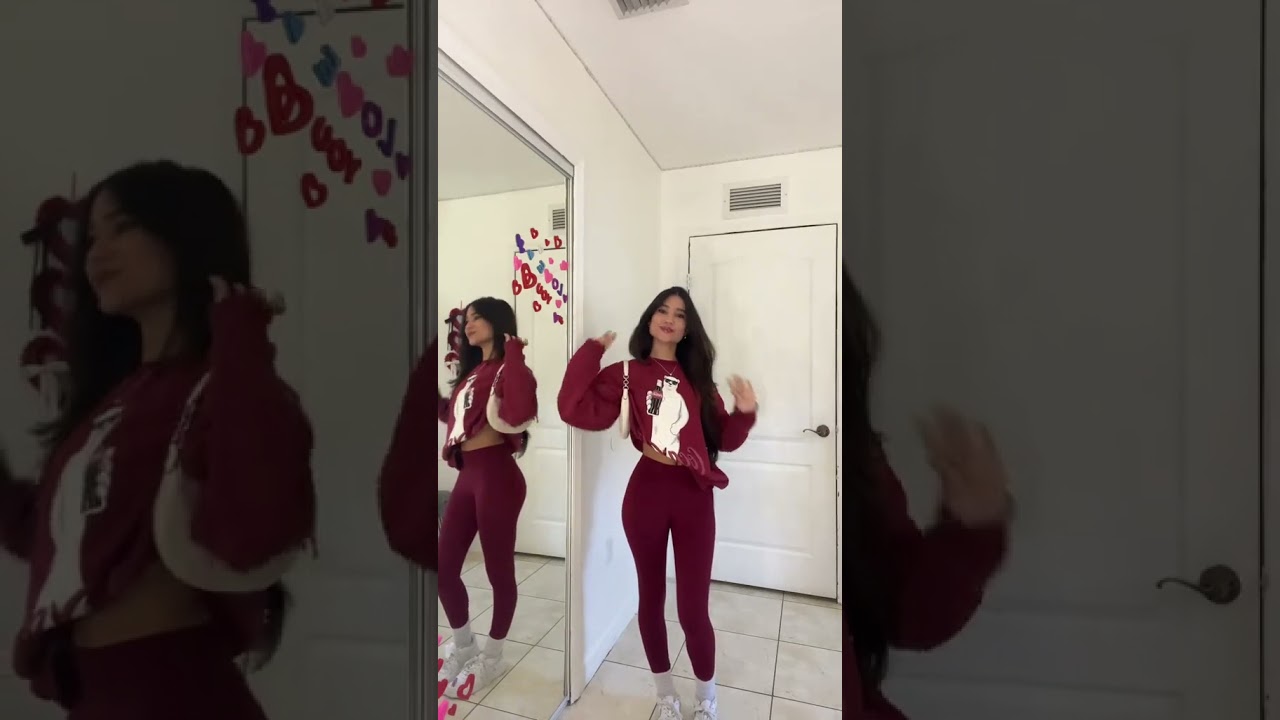 Cute girl and cute set!🎀 