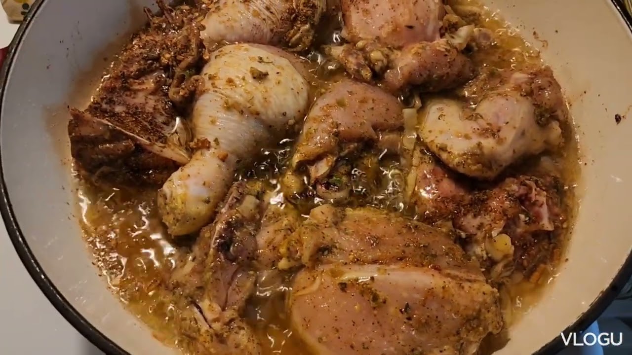 тушеная курица в коричневом соусе