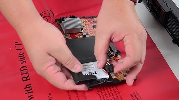 Lenovo ThinkSystem SN850 installing a flash power module