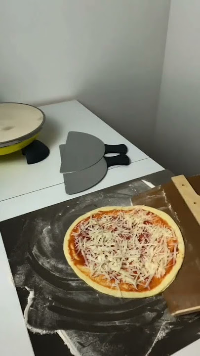 Sliding pizza peel 