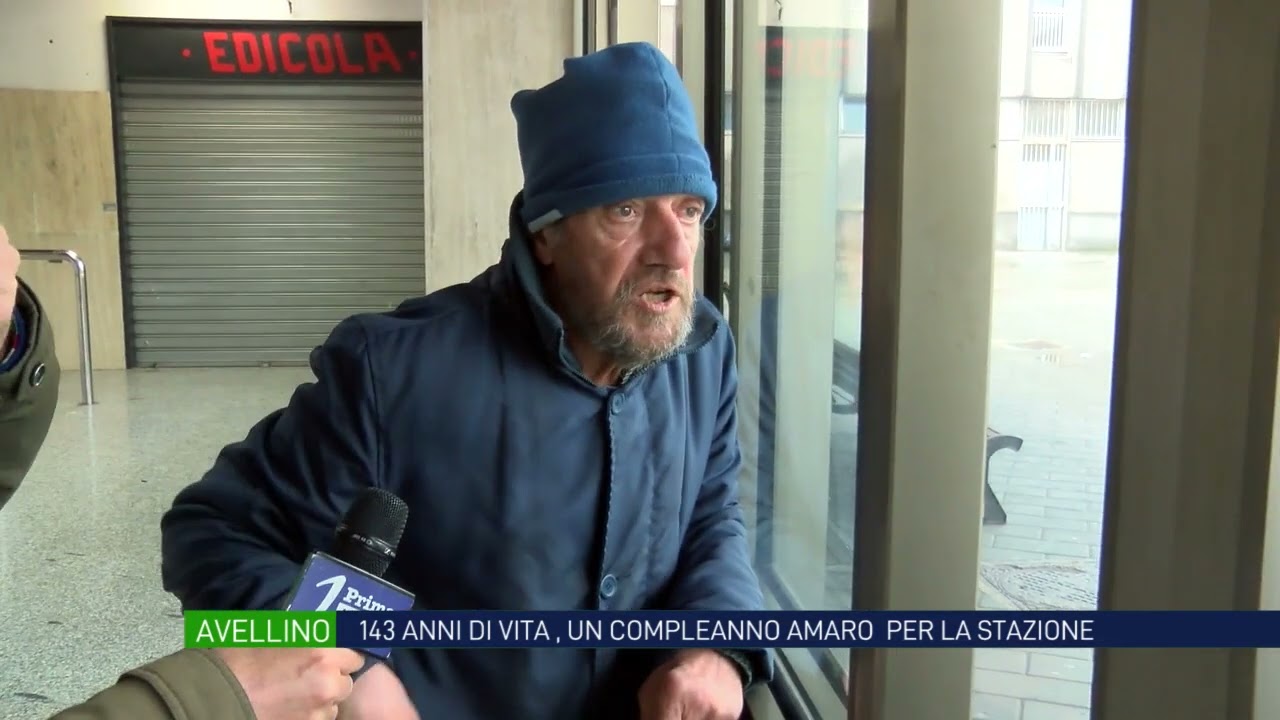 Benedetto, la sentinella della Ferrovia di Avellino in attesa del treno giusto