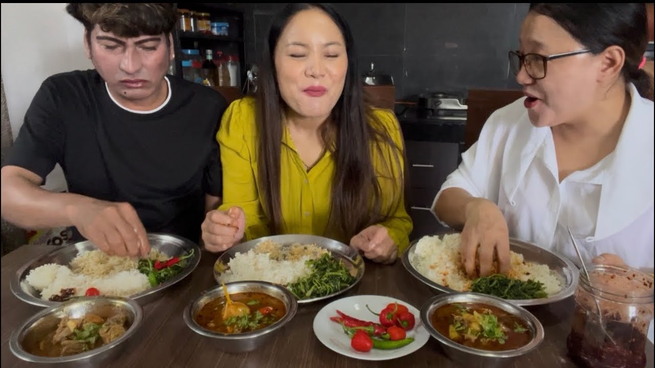 Dijuko haatko buff ko masu bhat khana aaiyo hai😅🤣@gurungfamily4715 