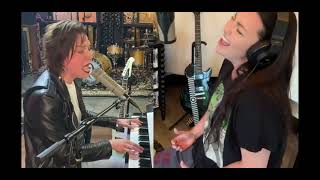 Amy Lee & Lzzy Hale - Break In (Live Quarentine) HD