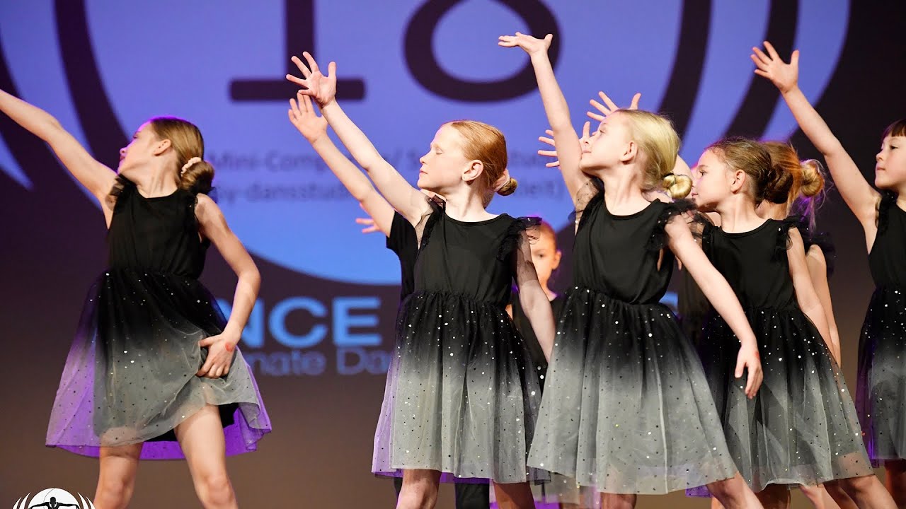 22-23 Qualifier 26 BE - Mini Compagnie (Sy dansstudio) // Flashlight