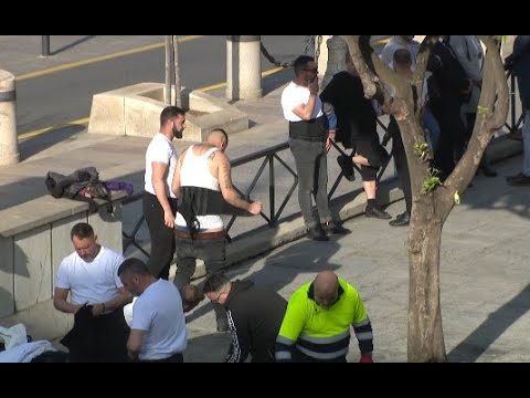 Costaleros y músicos, la comitiva personal esencial en Semana Santa