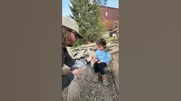 VIRAL..!!!..RIBUAN TUPAI MENYERANG SEORANG ANAK KECIL..
