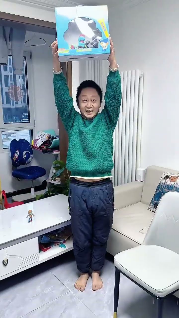 又到了锻炼儿子的时刻，小家伙还挺聪明！#Cute baby#Cute#呆萌小米宝#聪明宝宝#萌娃