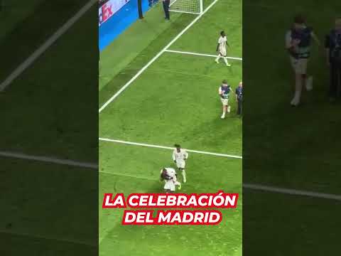 MÁS VÍDEOS de la FIESTA de los jugadores del MADRID en el BERNABÉU: comunión total con la afición