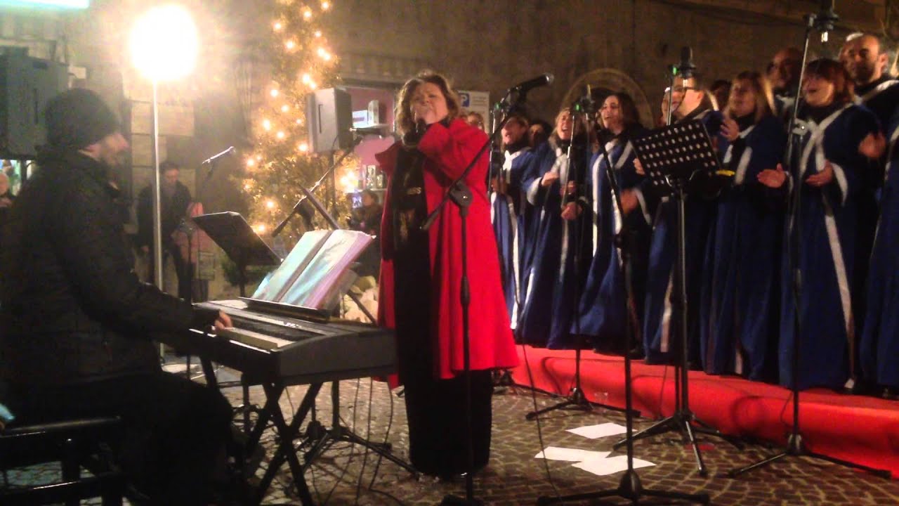 Pergola, CioccoVisciola di Natale: la splendida voce di Linda Valori