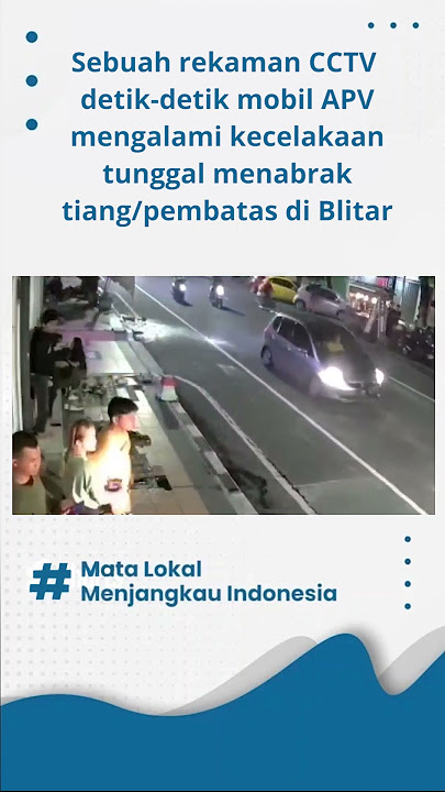 REKAMAN CCTV! Sebuah Mobil Kecelakaan Tunggal di Kota Blitar Menabrak Tiang & Trotoar