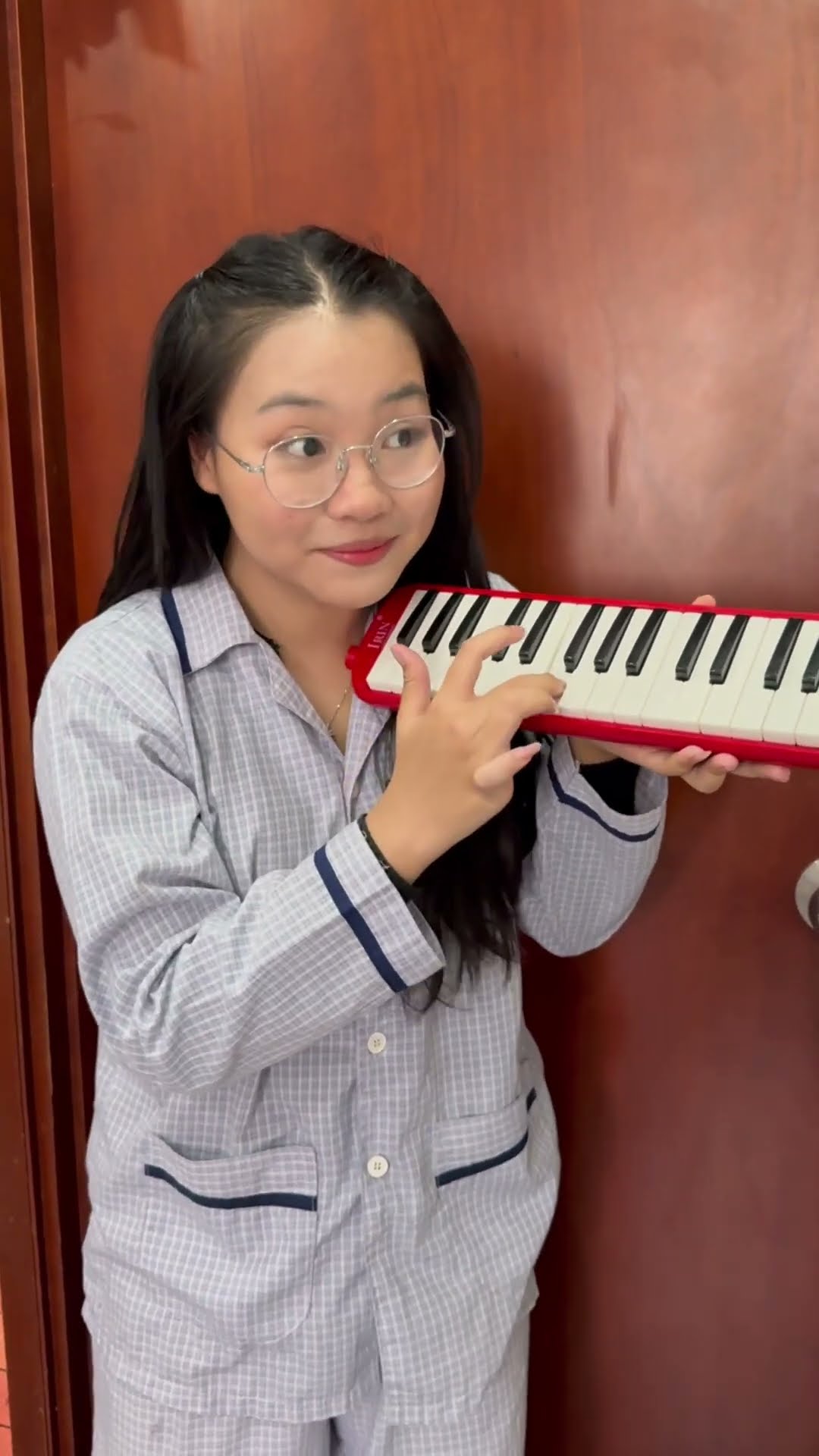 LNS - Bệnh nhân mở nhạc cho Bác Sĩ || Doctor dance in the toilet #shorts
