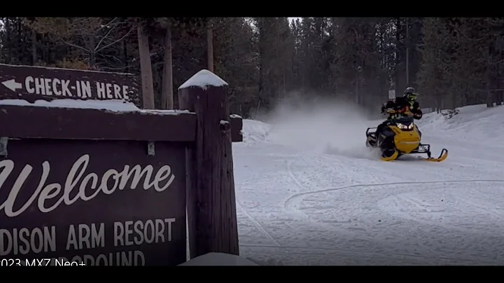 Walk Around: 2023 Ski-Doo MXZ Neo+