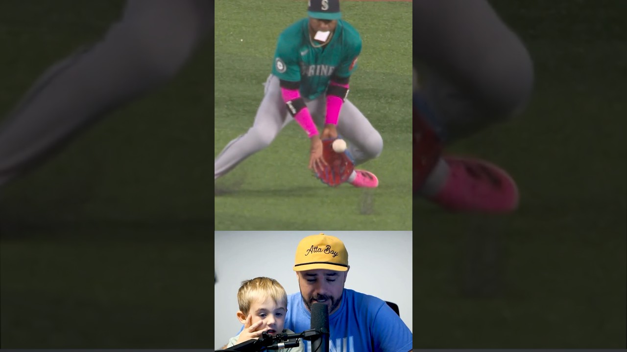 Victor Robles failed to make play while holding strategy card in his mouth, a breakdown #mariners