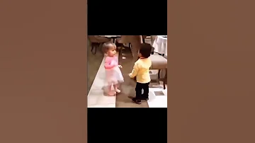 متمسكنيش من ايدي انا متوضية 