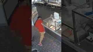 Неудачная попытка ограбления ювелирного магазина в Меномони-Фолс, штат Висконсин, США