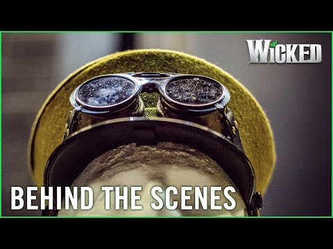 Wicked UK | Behind the Emerald Curtain: Scenery: The Oz Head