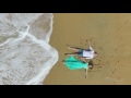 Влюбленная пара на пляже Пхукета, съемка с воздуха