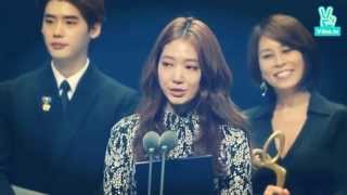 Lee Jong Suk & Park Shin Hye accepting their Prime Minister Commendation Award at KPCAA