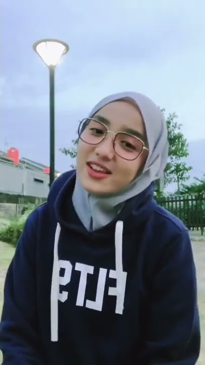 story WA cewek cantik berjilbab masya allah lantunan sholawat merdu