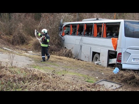 Шофьор: Вадихме пътниците през прозорците, автобусът караше бързо