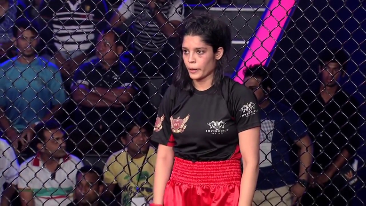 saala-khadoos-actress-ritika-singh-high-octane-mma-fight-in-sfl-youtube