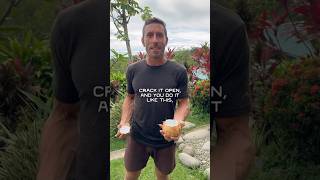 How to open a coconut in Costa Rica ?