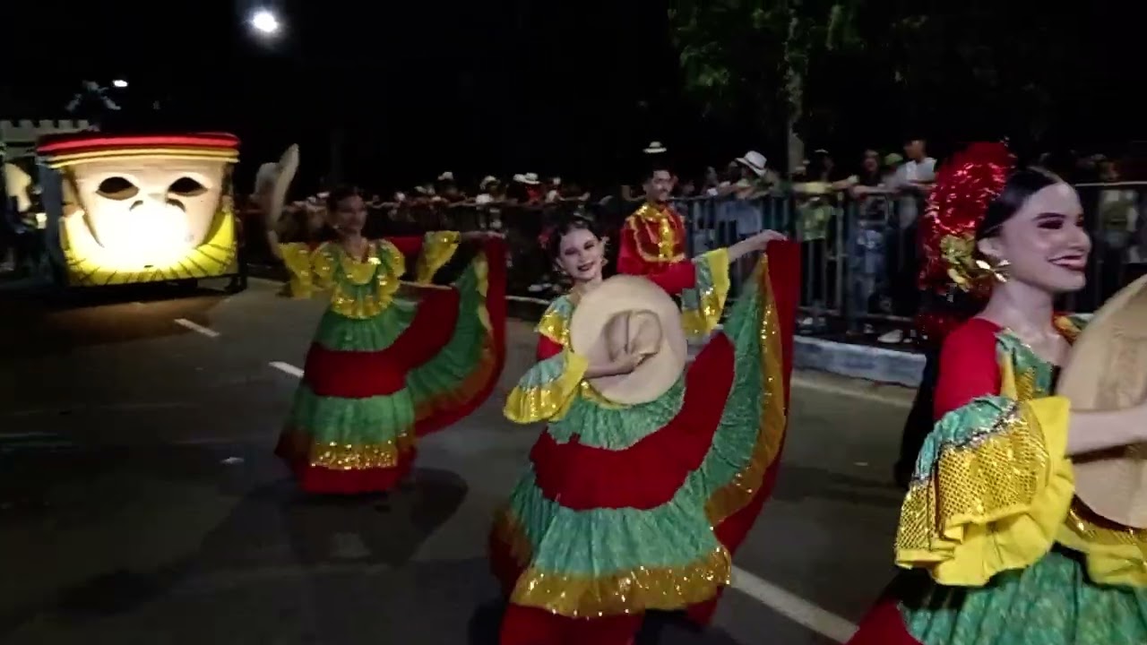 DESFILE NOCTURNO SEÑORITA NEIVA