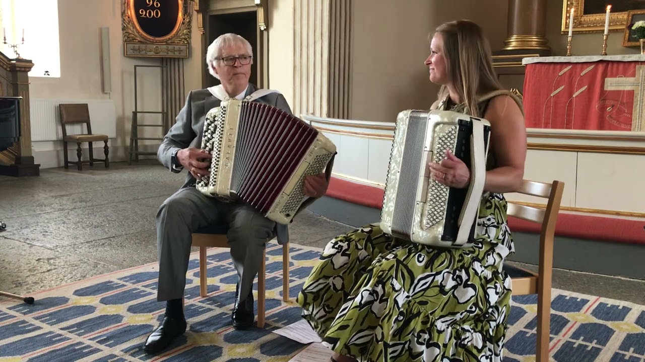 ”Avestaforsens brus” komponerad av Carl Jularbo framförd av Lars Arvidsson och Åsa Arvidsson.