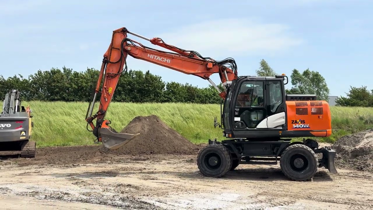 いわひろ ATR-2219 2018 Hitachi ZX140W-6 - YouTube