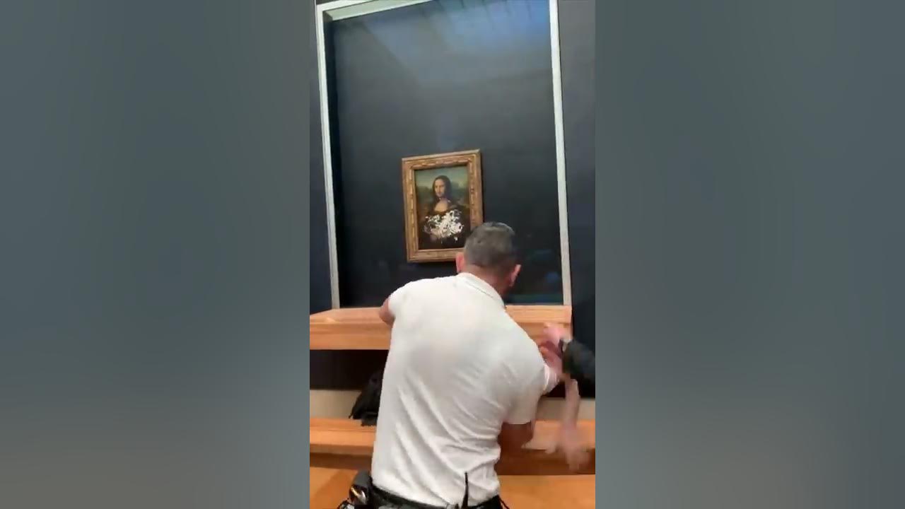 Louvre Museum Security Detained a Person That Threw a Cake Against the