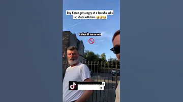 Roy Keane gets angry at a fan who asks for a photo with him. 🤣 #shorts