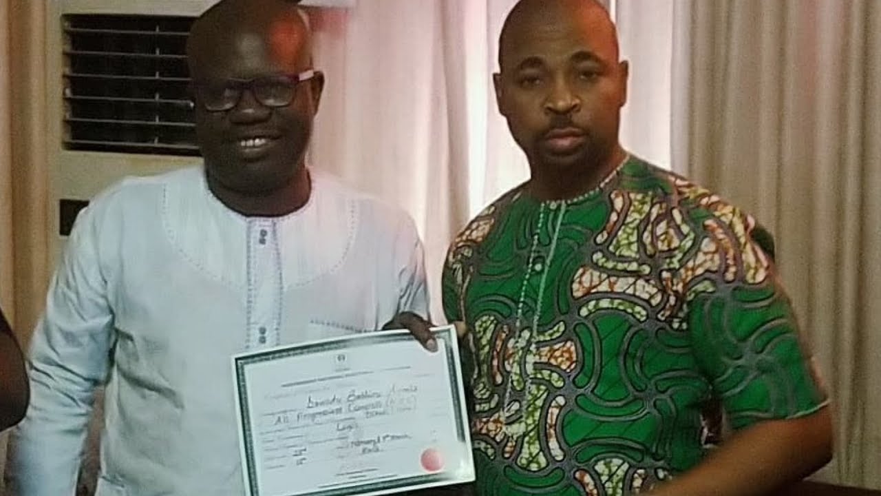MC OLUOMO LEGEND IN POLITICS . SEE HOW HOUSE OF REP ELECT PRESENT HIS CERTIFICATE OF RETURN TO MC odunlade adekola movies download