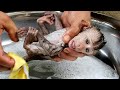 Wow her daddy wash baby nana body to kill germs and bacteria