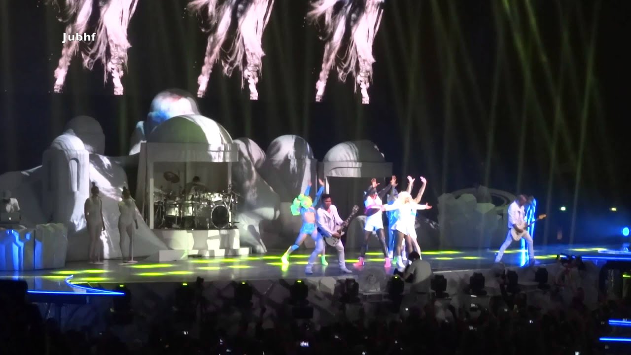 Lady Gaga - Just Dance + Pokerface + Telephone(Omnisport  Bercy)(The Artpop Ball) France  24.11.2014