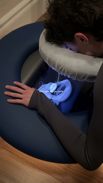 Robot Massages at the Lotte New York Palace #robots #nycthingstodo #christmasinnyc #shorts