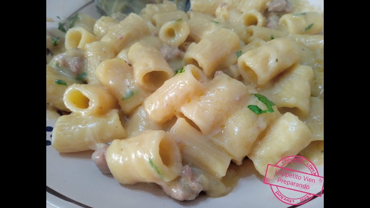 PASTA CON PATATE SALSICCIA E PROVOLA