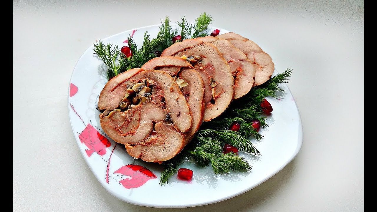 рулет грудка индейки. рулет из бедра индейки. рулет из индейки с курагой и черносливом. рулет из филе бедра индейки. рулетики из филе бедра индейки.
