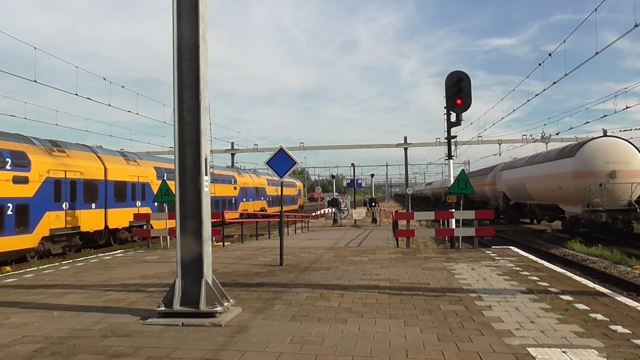 Spoorwegovergang Lage Zwaluwe/ Level Crossing/ Passage a Niveau/ Railroad-/ Bahnübergang