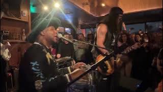 Slash Meets Pedal Steel Legend Robert Randolph – Epic Jam at Y’all Star Revue - Foxy Lady