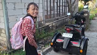 Download Lagu PERTAMA KALINYA MAS WAWAN NGANTER AMEL SEKOLAH MP3 Download Lagu PERTAMA KALINYA MAS WAWAN NGANTER AMEL SEKOLAH MP3