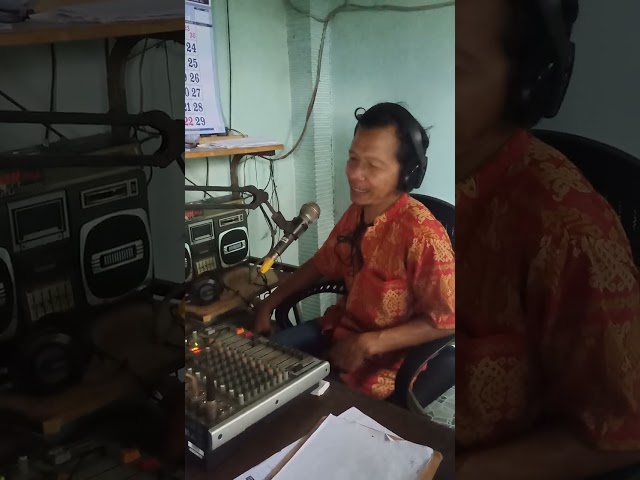 Siaran Radio Sugesti FM dengan Mas Ublek Mustofa #penyiarradio #radio #sugestifm class=