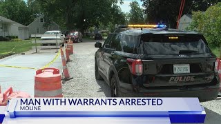 Man arrested for multiple warrants in Moline