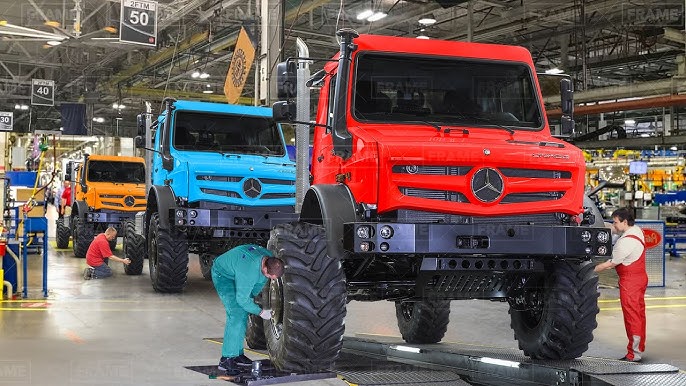 ▷ Véhicule utilitaire avec accessoires MERCEDES BENZ UNIMOG U 300