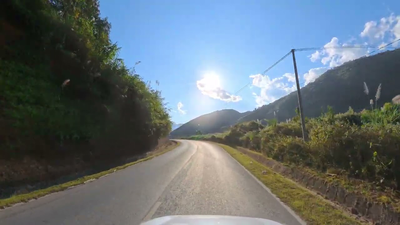 Đường lên biên giới tít xa mờ...